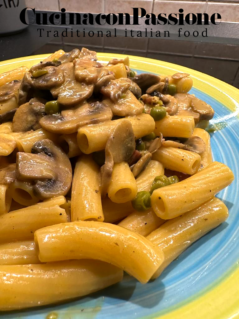 Pasta with mushrooms, peas and sausage